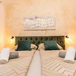 Apartment 88 - Rooftop Jacuzzi & Terrace