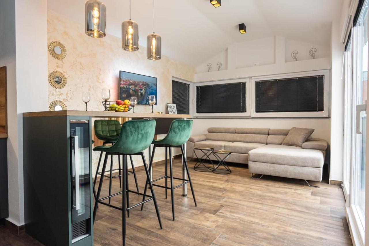 88 - Rooftop Jacuzzi & Terrace Apartment