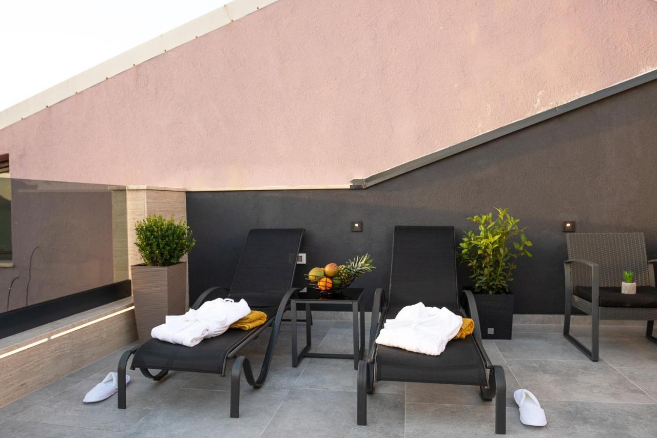 88 - Rooftop Jacuzzi & Terrace Apartment